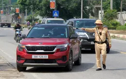 Chạy vội ra sân bay, tài xế bị phạt 5 triệu vì vượt tốc độ trên đường Hồ Chí Minh