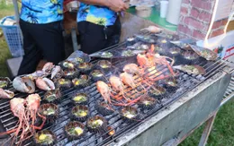Du lịch mùa hè an toàn: Đừng để thực phẩm kém vệ sinh phá hỏng chuyến đi