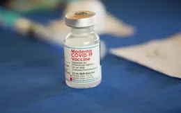 Chính quyền Trump hạn chế tiếp cận vaccine ngừa COVID-19