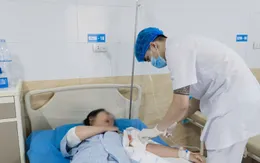 Bé gái 12 tuổi nhập viện vì bất ngờ bị chó nhà hàng xóm tấn công