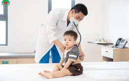 Trẻ dưới 2 tuổi chưa tiêm vắc-xin COVID-19 - có đáng lo khi COVID-19 trở lại?