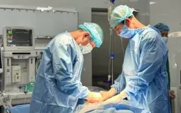 Thập tử nhất sinh: Cứu sống sản phụ song thai IVF vỡ tử cung