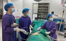 Cắt ruột thừa quặt sau viêm mủ vỡ trên bệnh nhân hen mạn, béo phì