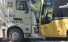 Tuyên Quang: Va chạm trực diện giữa xe khách và xe đầu kéo