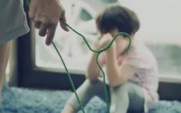 Hành vi đánh trẻ em nhưng không gây thương tích có bị coi là bạo hành?