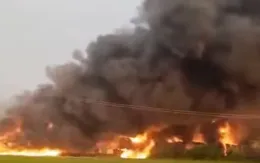 Cháy lớn tại nhà xưởng sản xuất nhựa tại huyện Hóc Môn (TP Hồ Chí Minh)