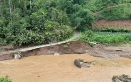 Lũ cuốn trôi 1 người đàn ông ở Lào Cai