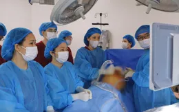 Thai nhi xẹp phổi, tim bị chèn ép được cứu sống ngay trong bụng mẹ