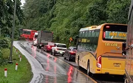 Ùn tắc đèo Bảo Lộc khiến nhiều du khách mệt mỏi khi đến Đà Lạt