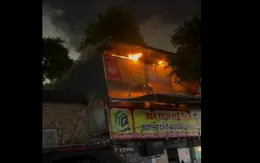 Cháy dữ dội tại quán lẩu nướng ở Hà Nội