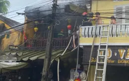 Cháy cửa hàng lưu niệm giữa trung tâm phố cổ Hội An