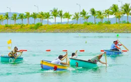 Hội thi bơi, lắc thuyền thúng làm sôi động Lễ hội Du lịch Nha Trang