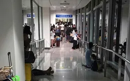 Cục Hàng không yêu cầu làm rõ vụ hành khách “mắc kẹt” ở hành lang sân bay Tân Sơn Nhất