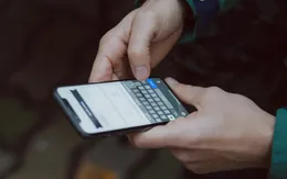 Áo cho phép cảnh sát giám sát tin nhắn để ngăn khủng bố