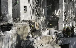 Iran phóng tên lửa mang đầu đạn bom chùm vào khu vực trung tâm Israel