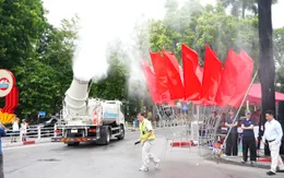 Hà Nội vận hành xe phun sương dập bụi hiện đại tại 4 quận nội thành