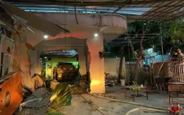 Xe tải tông sập nhà dân ở Nha Trang, kịp thời cứu hộ 2 nạn nhân