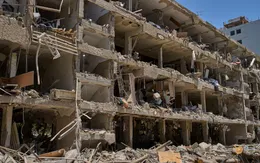 Iran phóng 30 tên lửa đạn đạo vào Israel sau đòn không kích của Mỹ