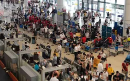 Các sân bay chạy hết công suất phục vụ cao điểm hè