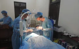 Bệnh xá Đảo Sinh Tồn Đông kịp thời cấp cứu ngư dân bị cá kìm đâm vào cổ