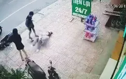 Bị phê bình do lạng lách, đánh võng, nam thanh niên đánh đập dã man 2 nữ sinh