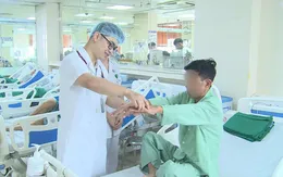 Người đàn ông đột quỵ khi đang uống rượu