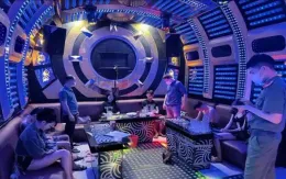 Phát hiện ketamine trong phòng VIP, nhóm thanh niên cùng chủ quán karaoke bị bắt