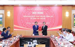 Triển khai các quyết định của Bộ Chính trị về công tác cán bộ