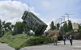 Mỹ tạm dừng chuyển giao một số lô vũ khí cho Ukraine