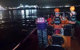 Chìm phà gần đảo Bali, 4 người chết, 38 người vẫn mất tích