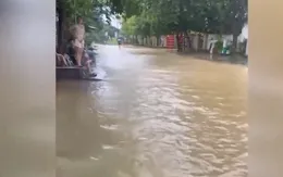 Nước tràn qua đê quai sông Cầu ở Thái Nguyên, khu dân cư ngập úng trong 2 ngày