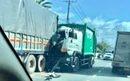 Xe rác tông đuôi xe tải, một người tử vong