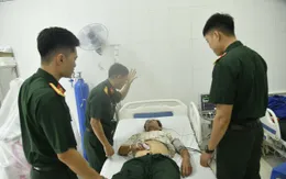 Quân y đảo Nam Yết cấp cứu ngư dân bị đột quỵ trên biển