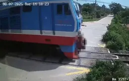 Đứng giữa đường sắt khi tàu hỏa đang lao tới, người đàn ông bị tông tử vong