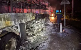 Xe khách bốc cháy trên Quốc lộ 1A, 27 hành khách thoát nạn