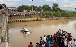 Nghệ An: Tìm kiếm nạn nhân mất tích sau vụ ô tô va chạm xe máy rồi rơi xuống sông