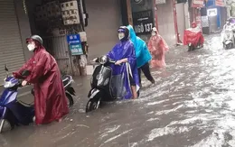 Hà Nội mưa to trên 70 mm, nhiều tuyến phố có nguy cơ ngập úng