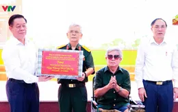 Trưởng ban Tuyên giáo và Dân vận Trung ương thăm, tặng quà thương, bệnh binh và Mẹ Việt Nam Anh hùng tại Nghệ An