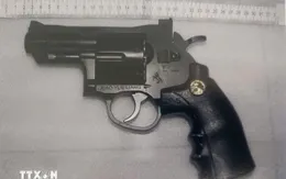 Phát hiện đối tượng tàng trữ vũ khí trái phép khi kiểm tra vi phạm giao thông