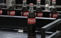 Coca-Cola cam kết dùng đường mía để "nước Mỹ khỏe mạnh trở lại"