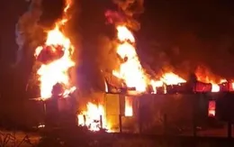 Cháy xưởng sản xuất đồ nhựa ở Quảng Ngãi, khói bốc cao hàng chục mét