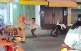 Bị kiểm tra nồng độ cồn, người đàn ông cầm ghế tấn công CSGT