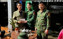 Nghệ An: Liên tiếp xảy ra lật thuyền do giông lốc, 4 ngư dân may mắn thoát nạn