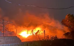 Cháy lớn khu vực tập kết pallet nhựa rộng 120 m2 ở Bắc Ninh 