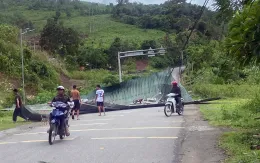 Quảng Trị: Hàng chục ngôi nhà bị tốc mái do ảnh hưởng của hoàn lưu bão số 3