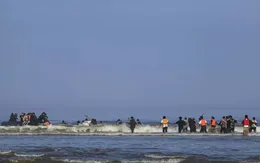 Anh trừng phạt 25 cá nhân, tổ chức tiếp tay di cư bất hợp pháp