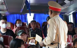 CSGT đồng loạt kiểm tra, xử lý phương tiện vận tải đường bộ và đường thủy