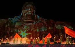 Xúc động và tự hào với chương trình nghệ thuật đặc biệt “Bản hùng ca bất diệt”