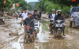 Cấp điện trở lại cho gần 94.500 khách hàng vùng lũ Nghệ An