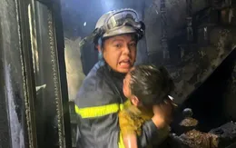 Giải cứu 3 cháu nhỏ mắc kẹt trong đám cháy ở phường Bồ Đề (Hà Nội)